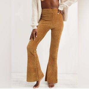 Aerie Ribbed Velour Flare Leg Pant Womens Size Large Short Gold Tan Groove On